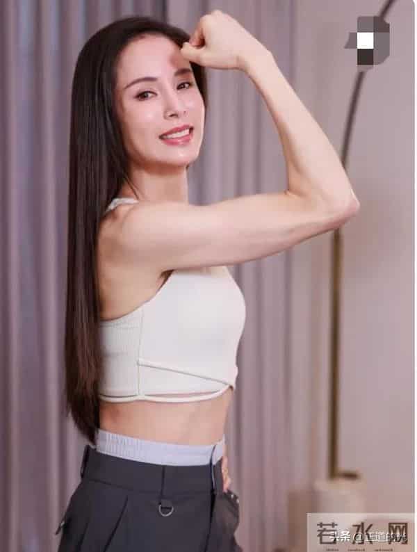 60岁李若彤晒腹肌 练到汗如雨下 公开招聘团队成员 要求每天跟她跳操