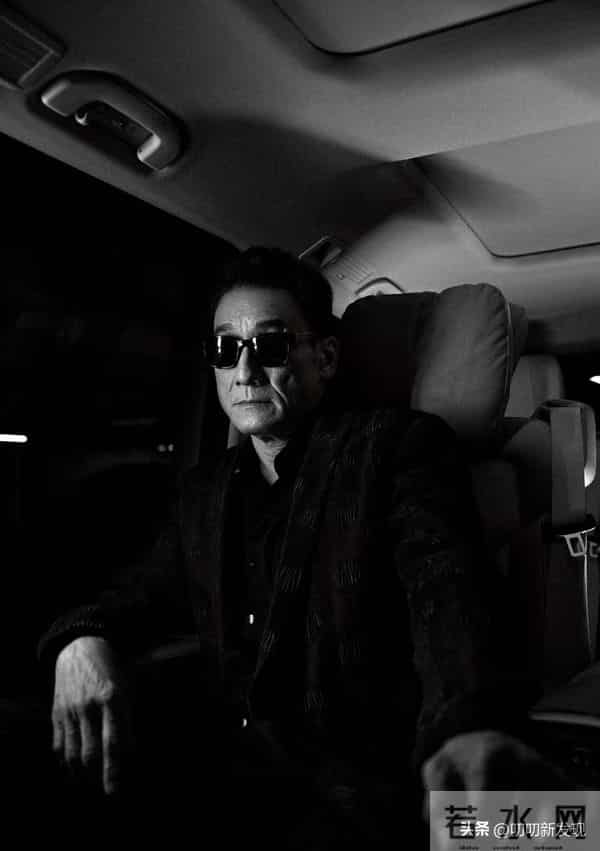 法拉利老了也是法拉利,花白头发、络腮胡,老而不衰的8位男星!