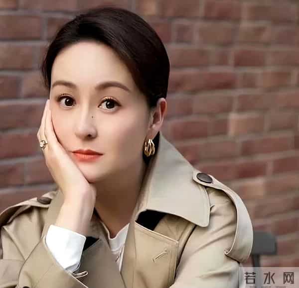 戴娇倩现状:回老家上海定居,靠直播带货讨生活,母女共用一张脸