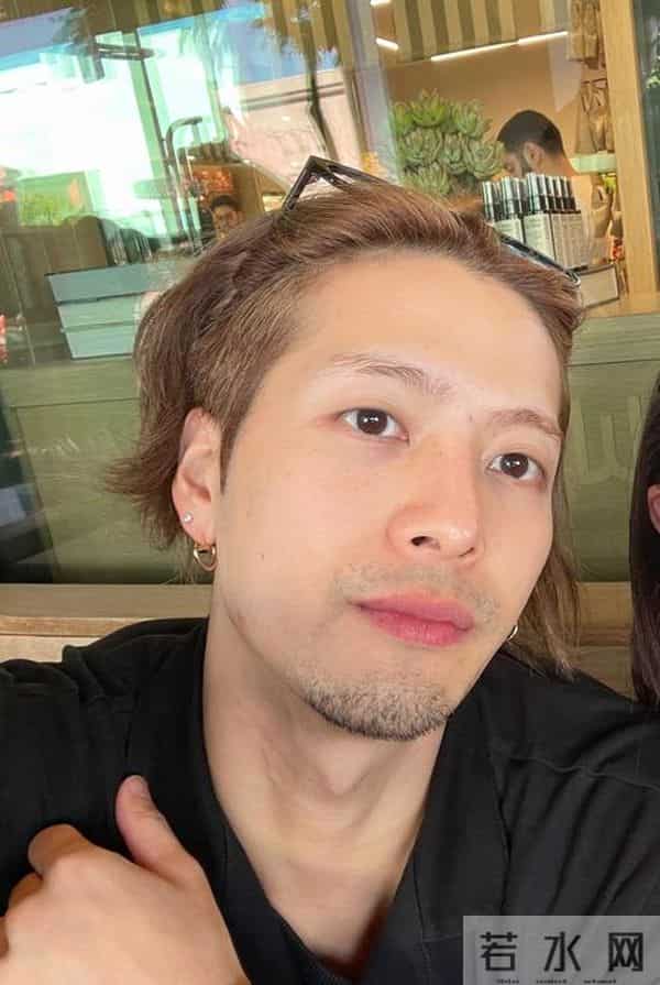 钱再多有什么用?31岁王嘉尔的现状,给所有男明星提了个醒