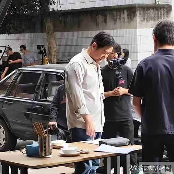 再多钱也没用？70岁张国立身家过亿，却还是要为43岁儿子操碎了心