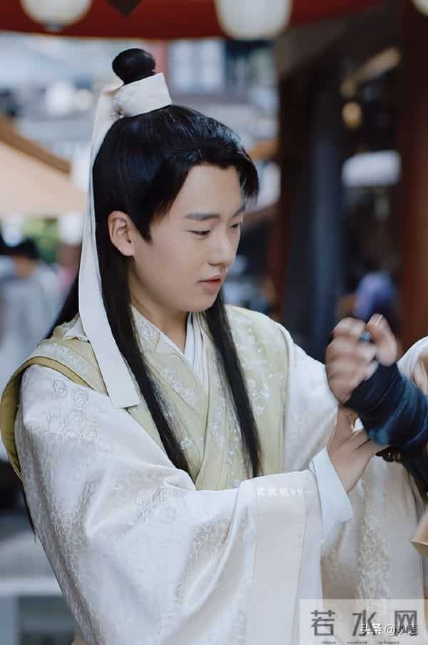 得罪郭麒麟6年后，再看朱亚文现状，如今的他已彻底走上文章老路