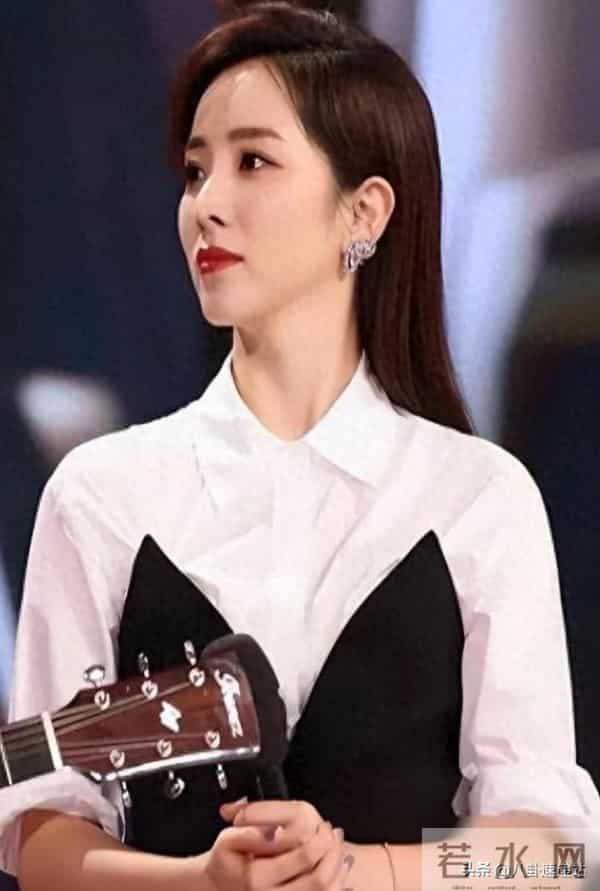 落地凤凰不如鸡!看到离开央视为钱奔波的李思思,尼格买提说对了