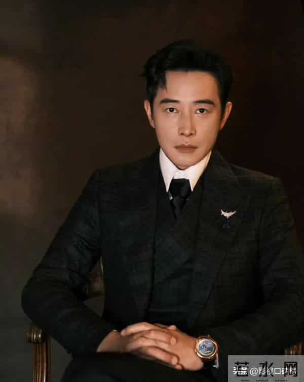 唐嫣操办公公葬礼累到被搀扶,时刻关注老公罗晋,夫妻俩一起用餐