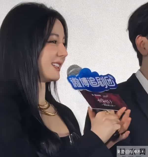 迪丽热巴最新露面状态差，脸部浮肿被质疑医美，浓妆难掩疲态