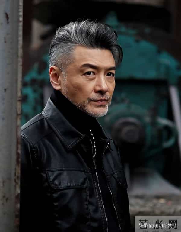 法拉利老了也是法拉利,花白头发、络腮胡,老而不衰的8位男星!