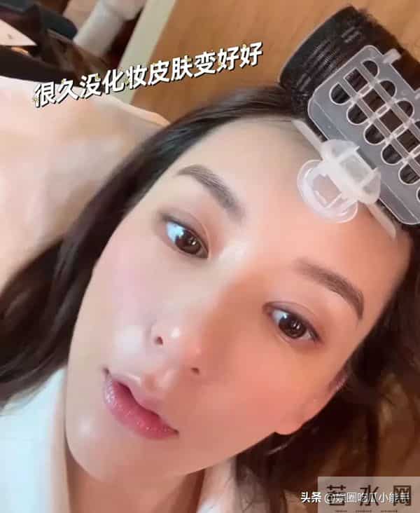 方媛晒小女儿满月照,恢复神速大秀好身材,就连皮肤也光滑透亮
