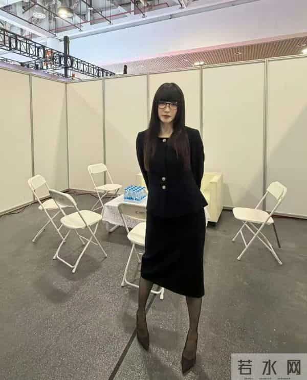 印象变了！39岁江疏影现身活动，离开胡歌的她走上另一条路