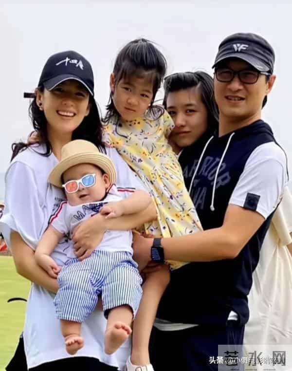 汪峰又被锤！孕期出轨、带黑丝美女聚餐，前任怼他不是没原因