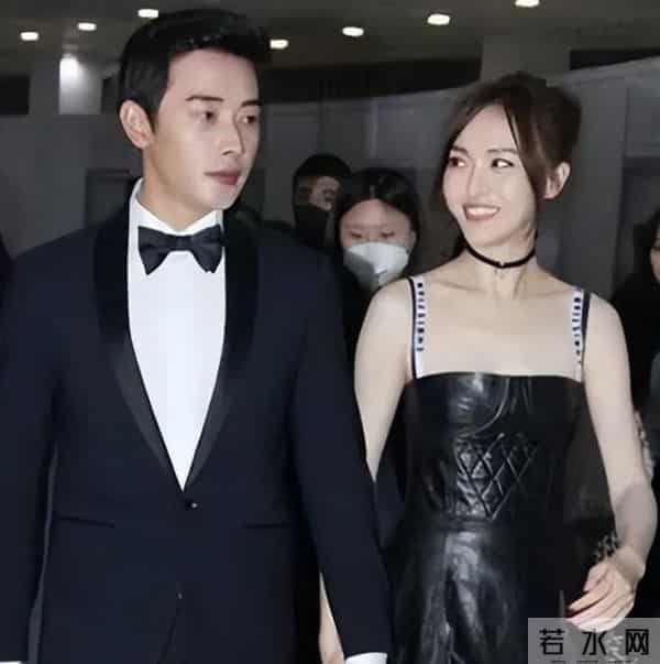 罗晋父亲葬礼结束后,唐嫣和罗晋一起回家,路上行为打破离婚谣言