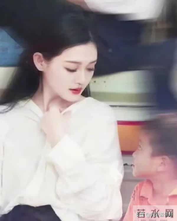 细思极恐！吴佩慈曝光大S朋友圈，背景是玥儿，头像签名暗藏玄机