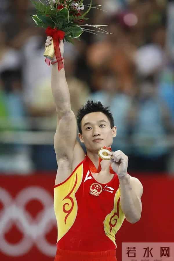 杨威一家武汉露营被偶遇,杨云面黄唇白气色差,低调看房欲买豪宅