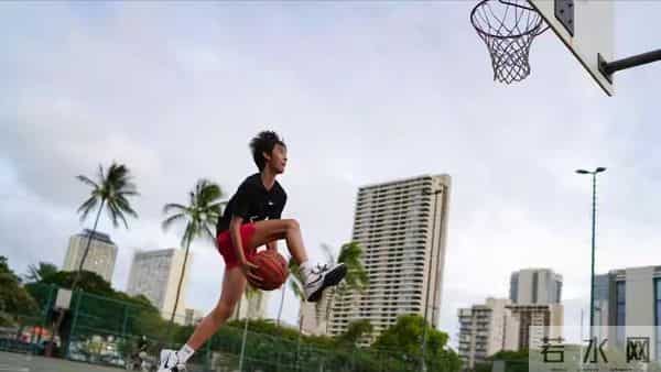 孙俪也没想到，自己和邓超才14岁的儿子，就已经开始为她争光了