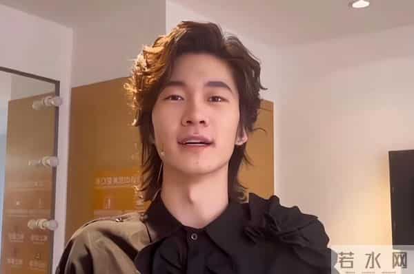 曝张亮儿子天天塌房！刚满18岁，留学早恋致女方怀孕，家长已报警