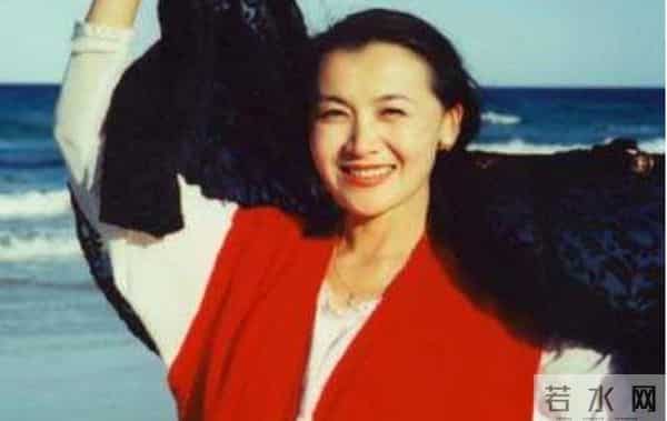 周洁上海墓地现状曝光!鲜花环绕很讲究,三个标志与李媛媛差别大