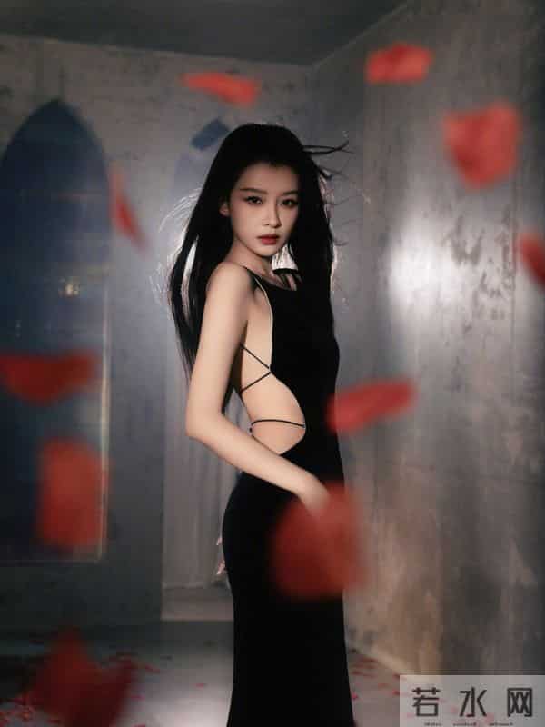 孙怡黑色露背装穿搭写真,御姐范十足