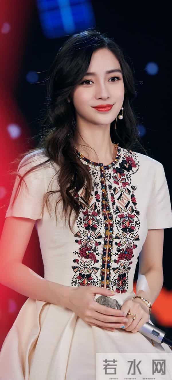 杨颖这身“拼接衬衫裙”，时髦度直接封神