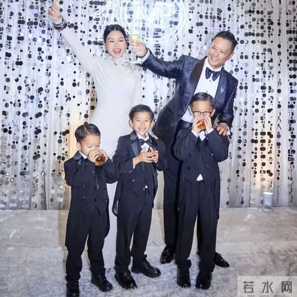 胡杏儿庆祝结婚十周年,一家五口幸福同框,众星道贺排面拉满