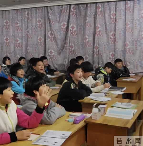 真的超戳！小时候帅萌酷盖，现在甜飒妹宝，从小到大都超有辨识度