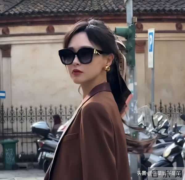 罗晋父亲去世后，唐嫣取消生日会，两人回家一起扔垃圾，传闻破了