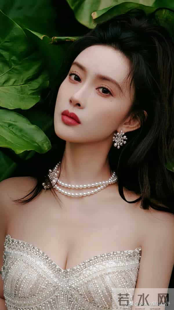 孟子义的抹胸公主裙,优雅又性感,爱了爱了!