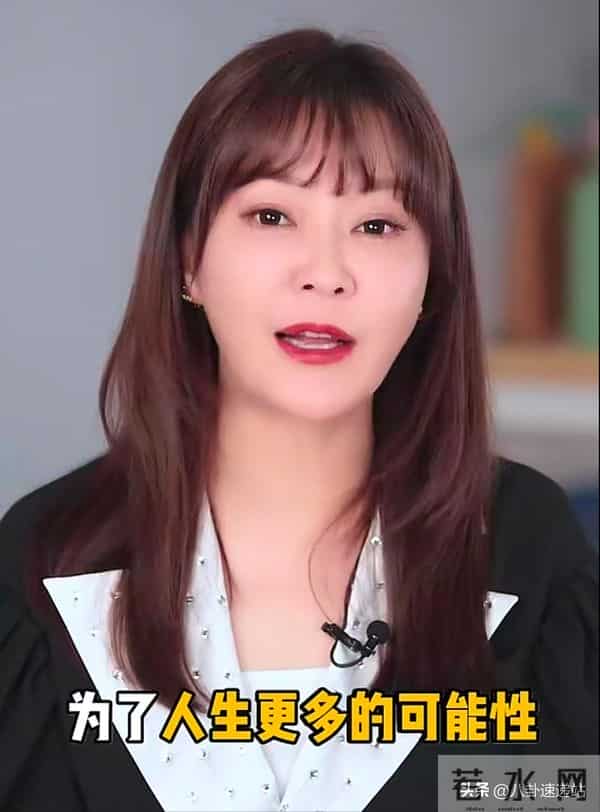 落地凤凰不如鸡!看到离开央视为钱奔波的李思思,尼格买提说对了