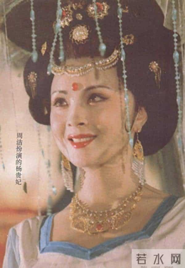 周洁上海墓地现状曝光!鲜花环绕很讲究,三个标志与李媛媛差别大