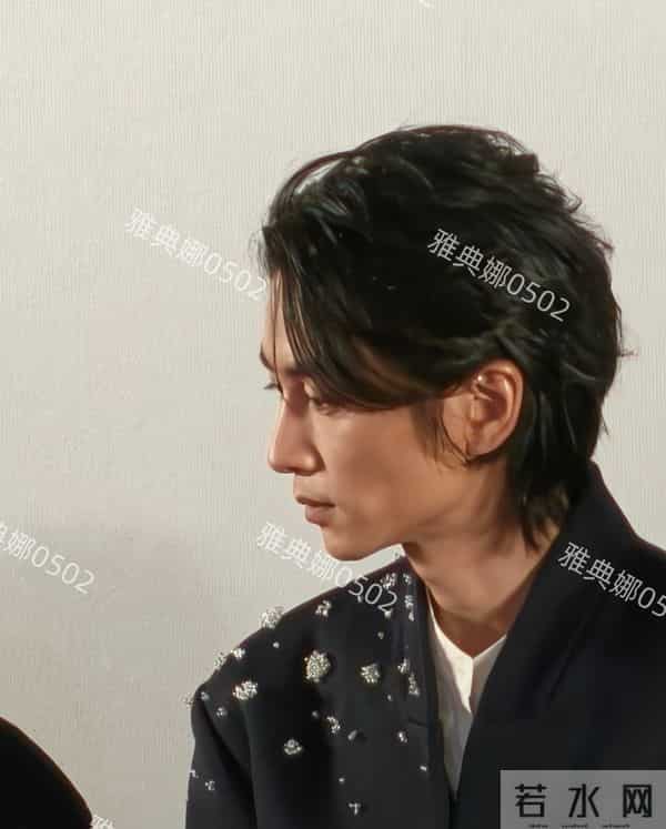 天啊,陈晓怎么瘦脱相了? 猛一看以为是朱一龙或魏晨差点没认出来