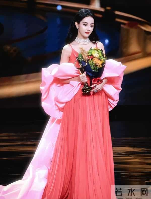 不到7天,迪丽热巴连曝2大问题,官方回应后,粉丝最担心事发生了