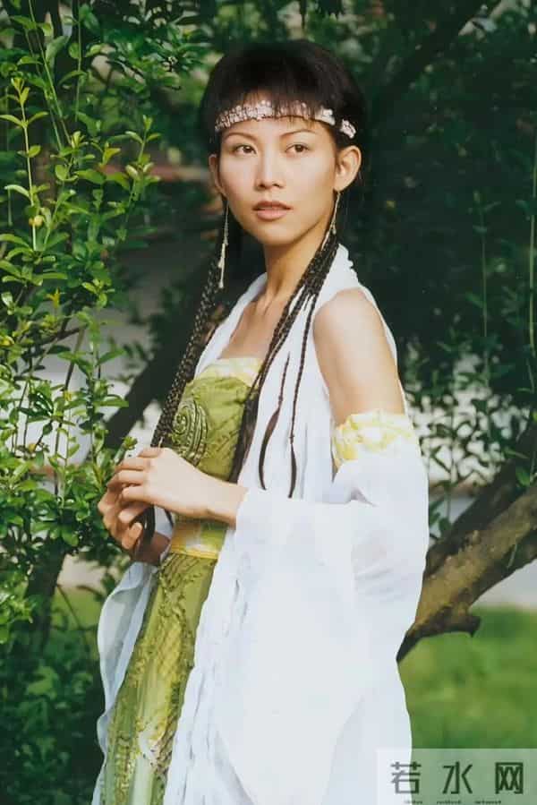 落地凤凰不如鸡？52岁蔡少芬为钱奔波瘦脱相，被王晶嘲讽不上进