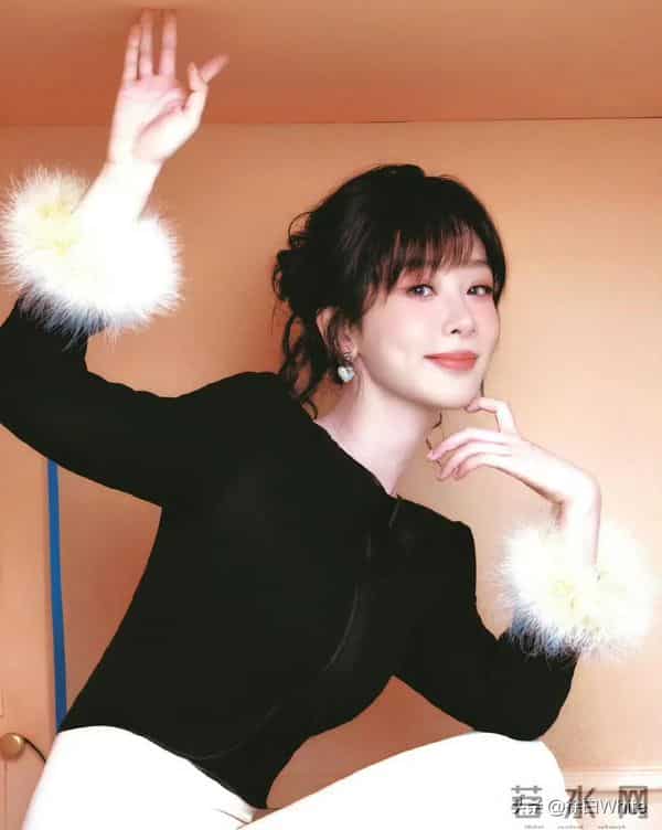 杨紫，华伦嫡公主上线！采访谈及家业生命树，晚宴跟唱特别捧场！