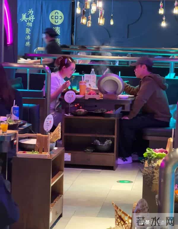 郑恺苗苗吃火锅 边吃边聊 引导型的老公和赞美型的老婆 家庭才会美满
