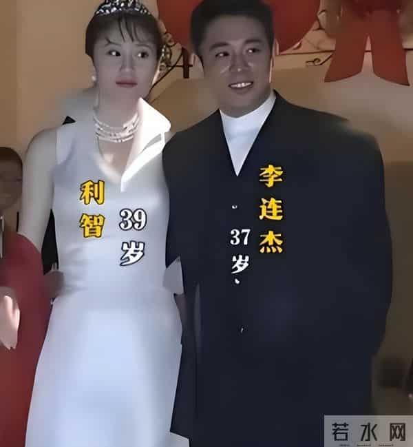 风水轮流转！看了62岁李连杰和63岁利智的合照，风光背后满是心酸