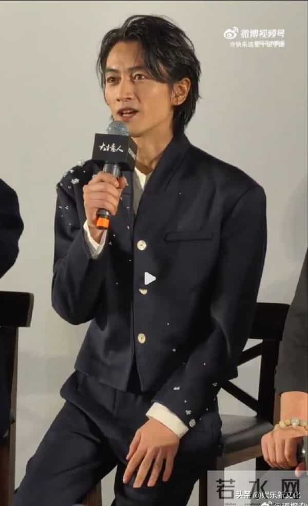 男人别太瘦！38岁陈晓现身活动，脸颊凹陷、眼纹密布不敢认！