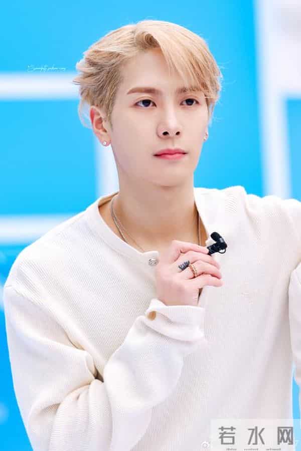 钱再多有什么用?31岁王嘉尔的现状,给所有男明星提了个醒