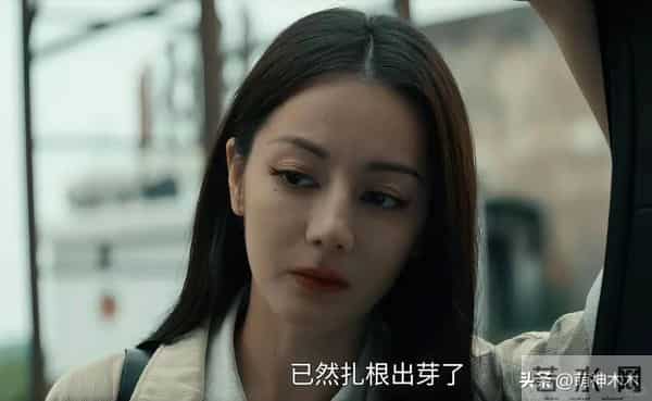 迪丽热巴最新露面状态差，脸部浮肿被质疑医美，浓妆难掩疲态