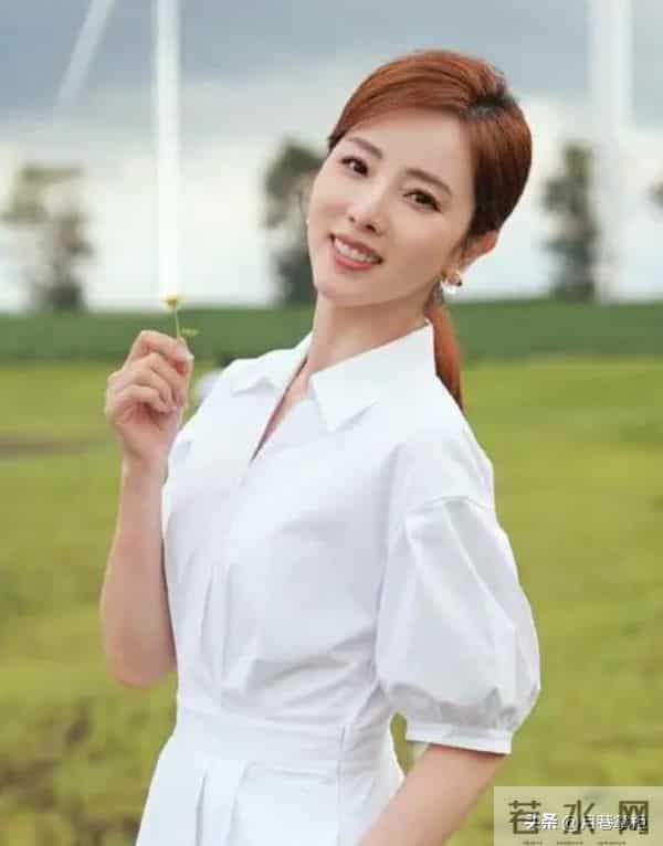 看破不说破，离开央视拼命赚钱的李思思，如今已走上了另一条道路