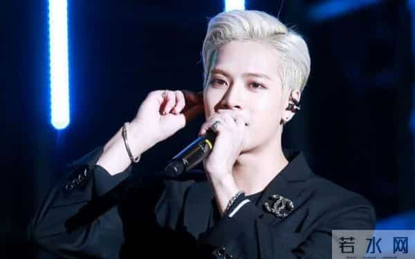 再多钱有什么用?31岁王嘉尔的现状,给所有年轻人提了个醒