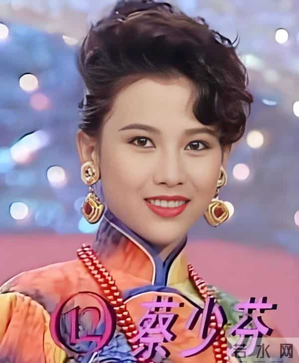 落地凤凰不如鸡？52岁蔡少芬为钱奔波瘦脱相，被王晶嘲讽不上进