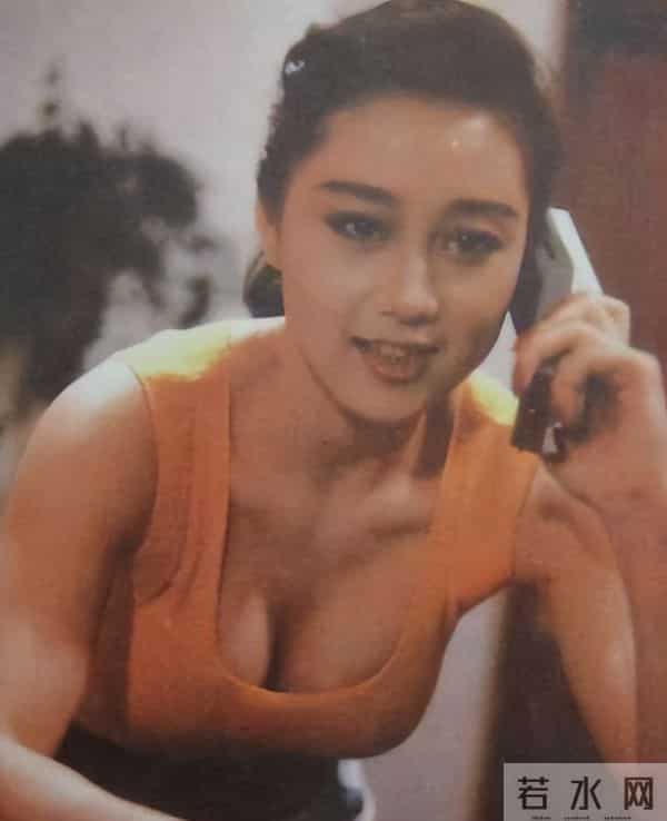 风水轮流转！看了62岁李连杰和63岁利智的合照，风光背后满是心酸