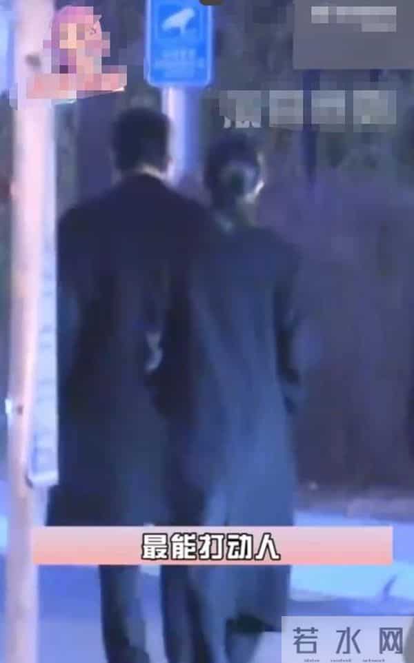 罗晋父亲葬礼结束后,唐嫣和罗晋一起回家,路上行为打破离婚谣言