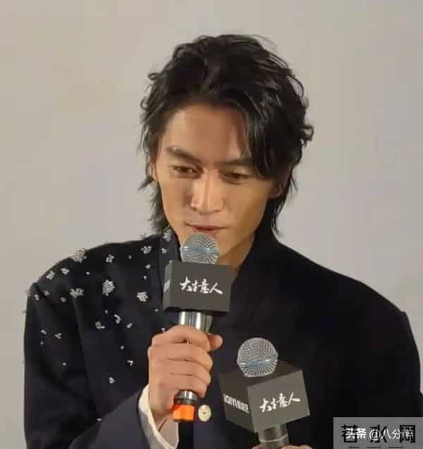 陈晓瘦脱相惊呆网友!离婚后眼里仍无光,状态惨输前妻陈妍希