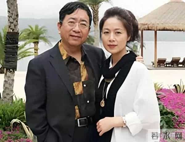 79岁余秋雨近况,和马兰回安徽,丁克多年没孩子,放弃舞台太可惜