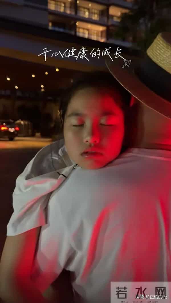 包文婧生子未满百天 和包贝尔带饺子游三亚 二胎家庭美满应偏爱头胎