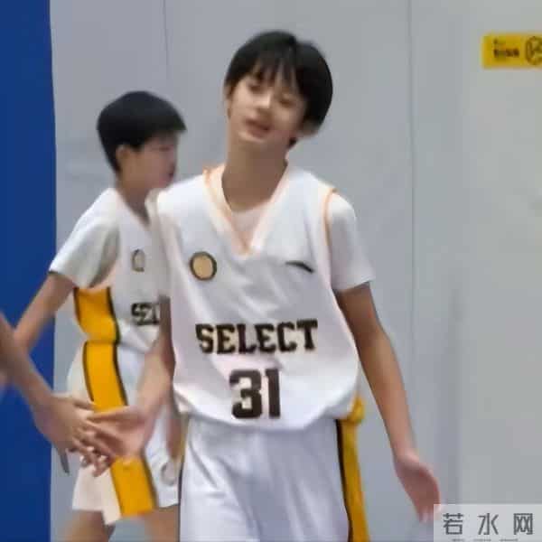 孙俪也没想到，自己和邓超才14岁的儿子，就已经开始为她争光了