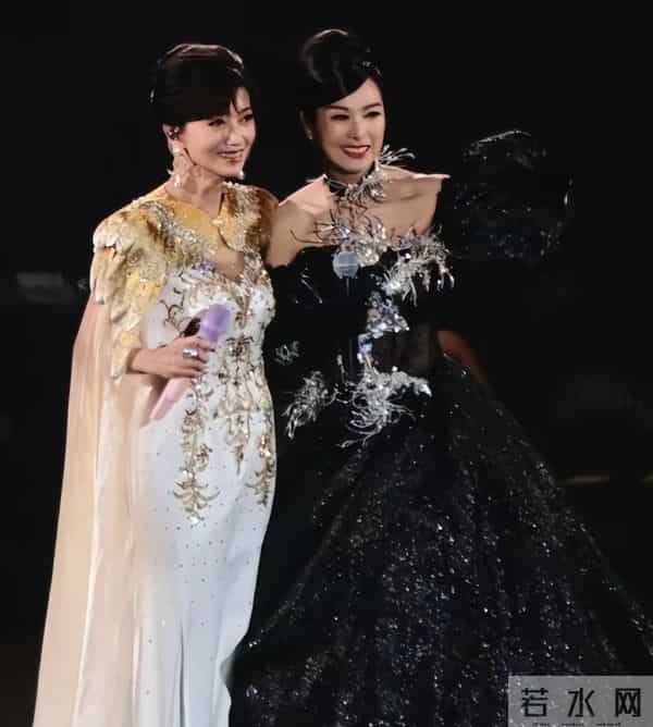 70岁米雪和72岁赵雅芝站一起,自然老去和医美老去,谁更胜一筹?