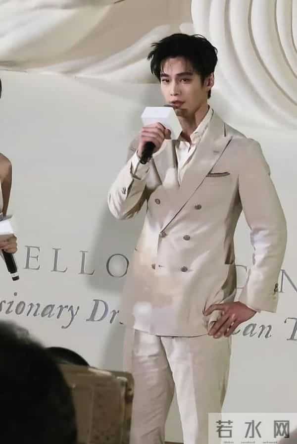 深圳BC红毯太真实,童谣头秃靠边站、胡静嘴歪显老态、王凯瘦脱相