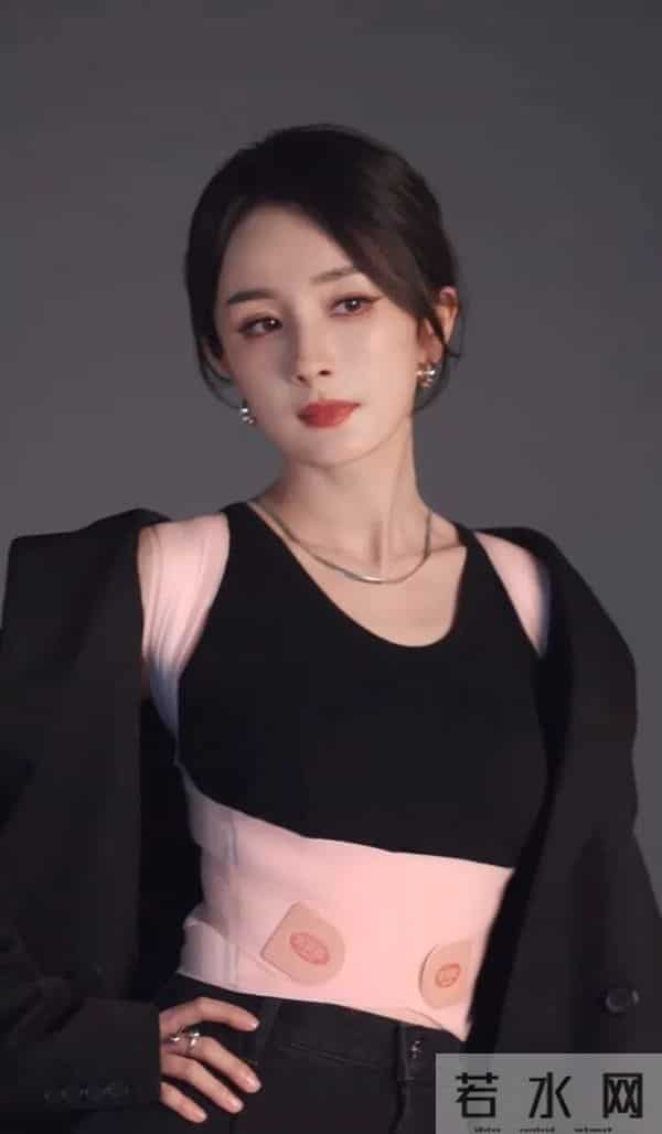 杨幂体态确实太好了!这腰臀比是真实存在的?