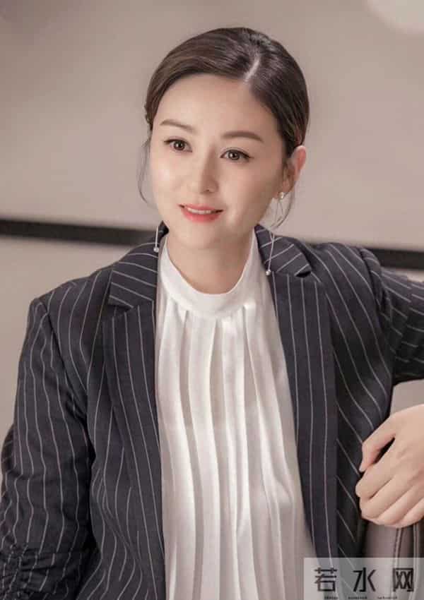 戴娇倩现状:回老家上海定居,靠直播带货讨生活,母女共用一张脸