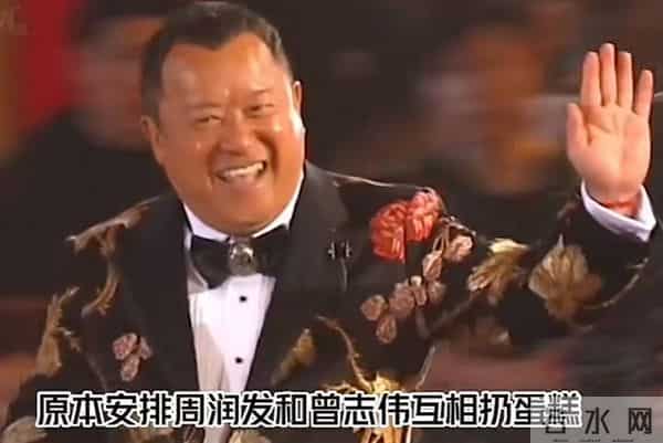 风水轮流转！看了62岁李连杰和63岁利智的合照，风光背后满是心酸